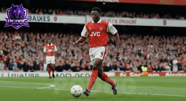 Ian Wright เล่นในตำแหน่งอะไร